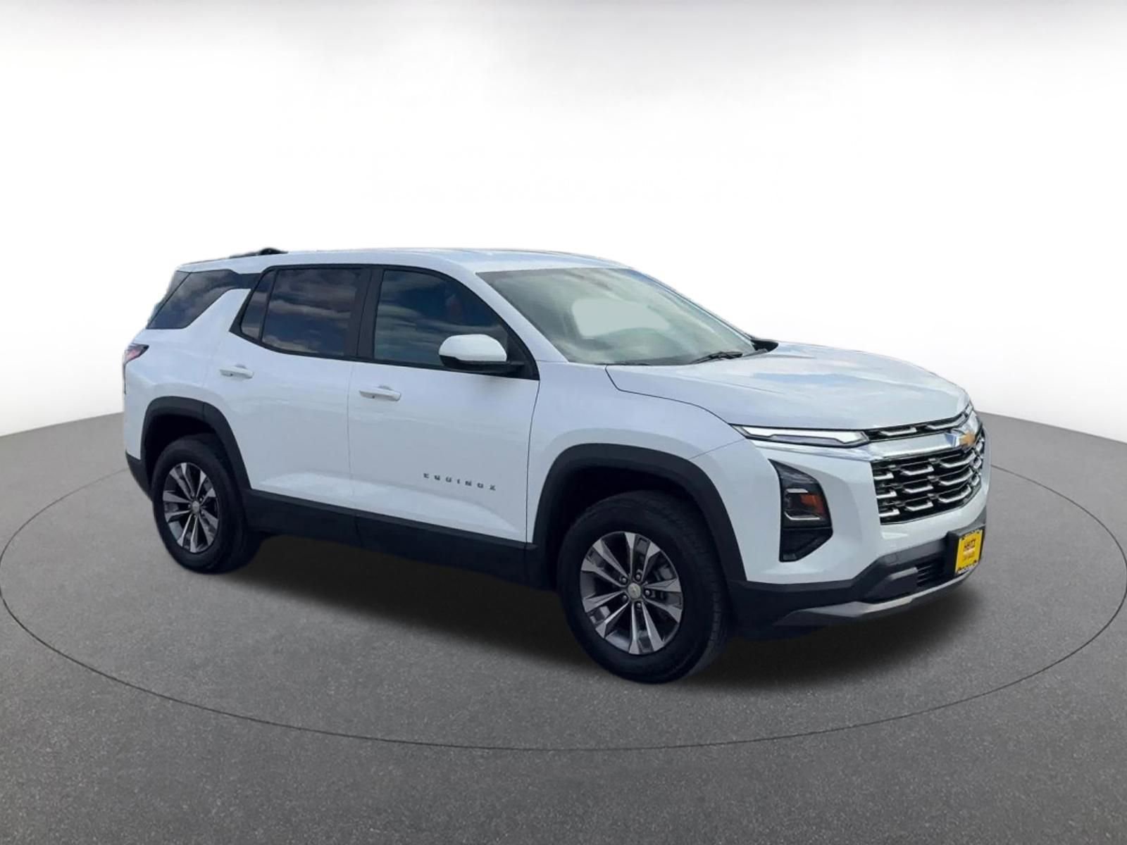 Used 2025 Chevrolet Equinox LT FWD image 2