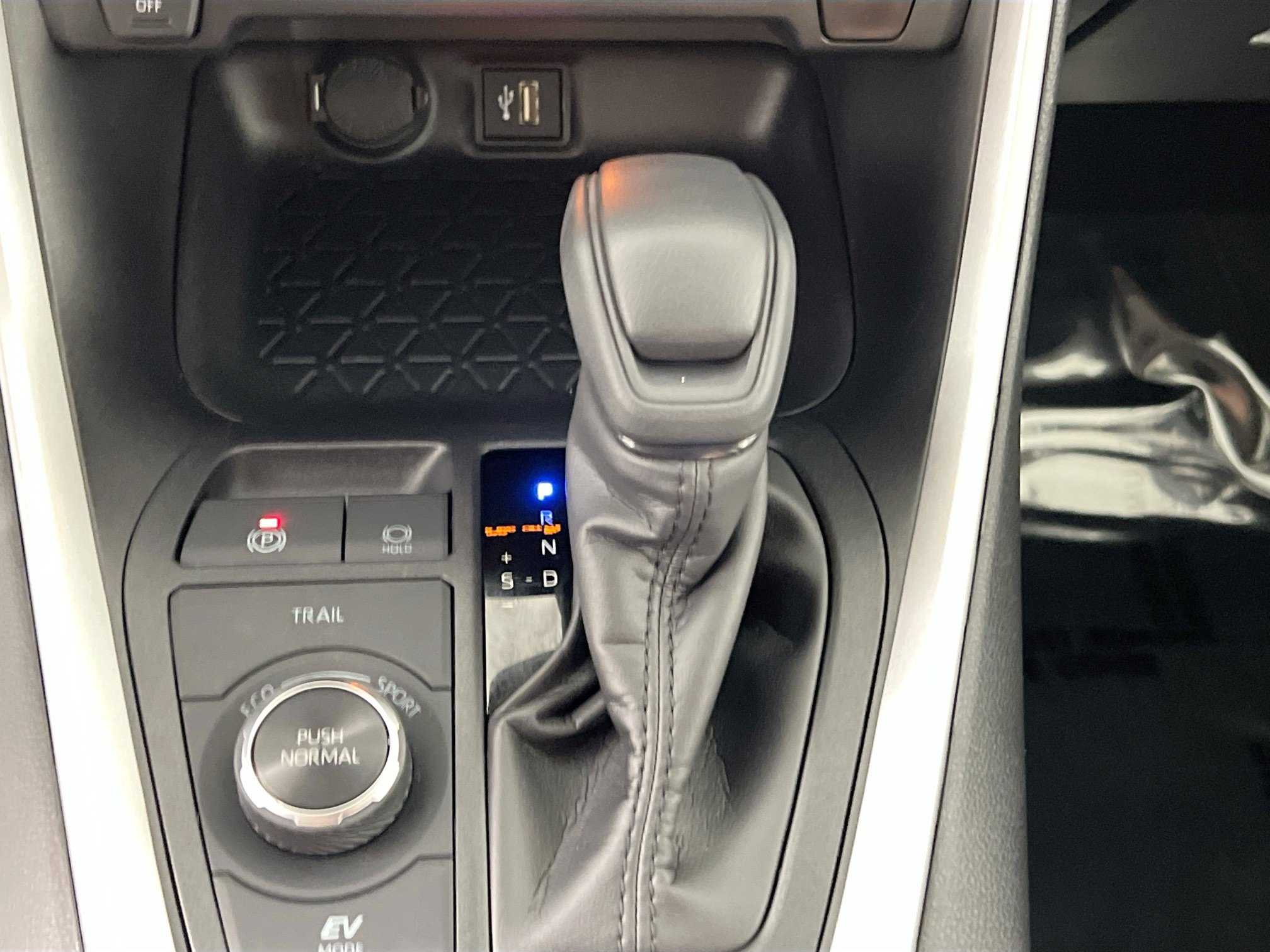 Used 2025 Toyota RAV4 XLE AWD/4WD image 24