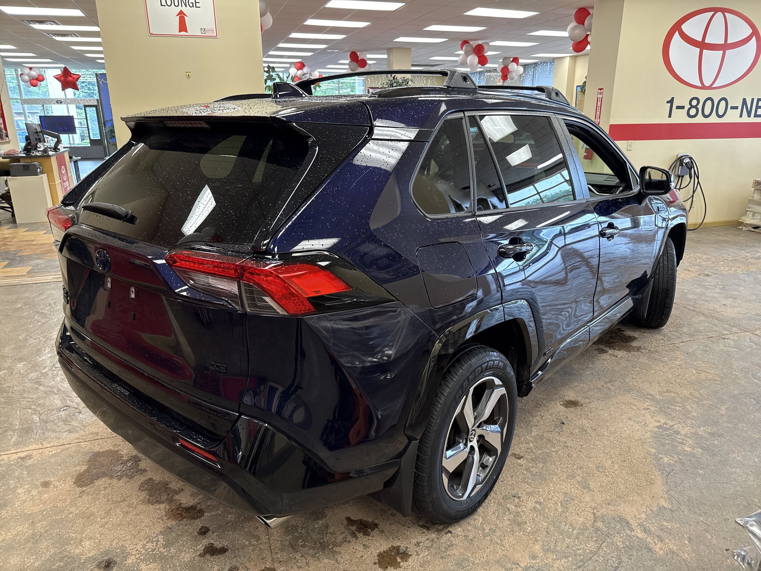 Used 2024 Toyota RAV4 SE w/ Weather & Moonroof Package AWD/4WD image 10