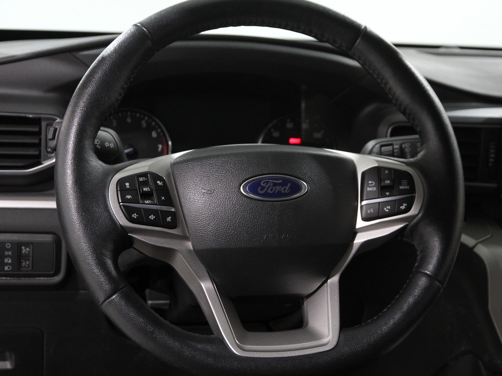 Certified 2022 Ford Explorer XLT w/ Equipment Group 202A image 8