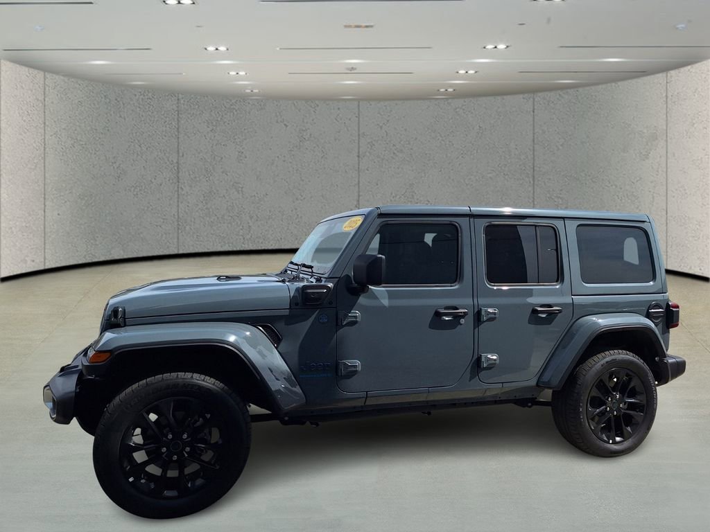 Used 2025 Jeep Wrangler Unlimited Sahara w/ Safety Group AWD/4WD image 2