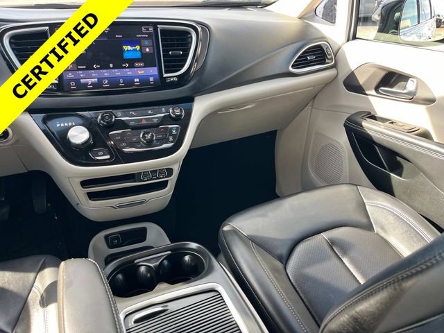 Used 2024 Chrysler Pacifica Touring-L image 5
