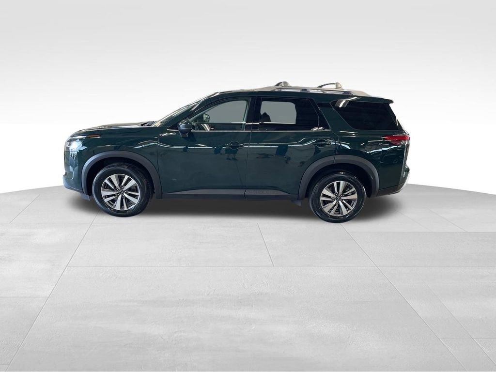 Used 2023 Nissan Pathfinder SL AWD/4WD image 2