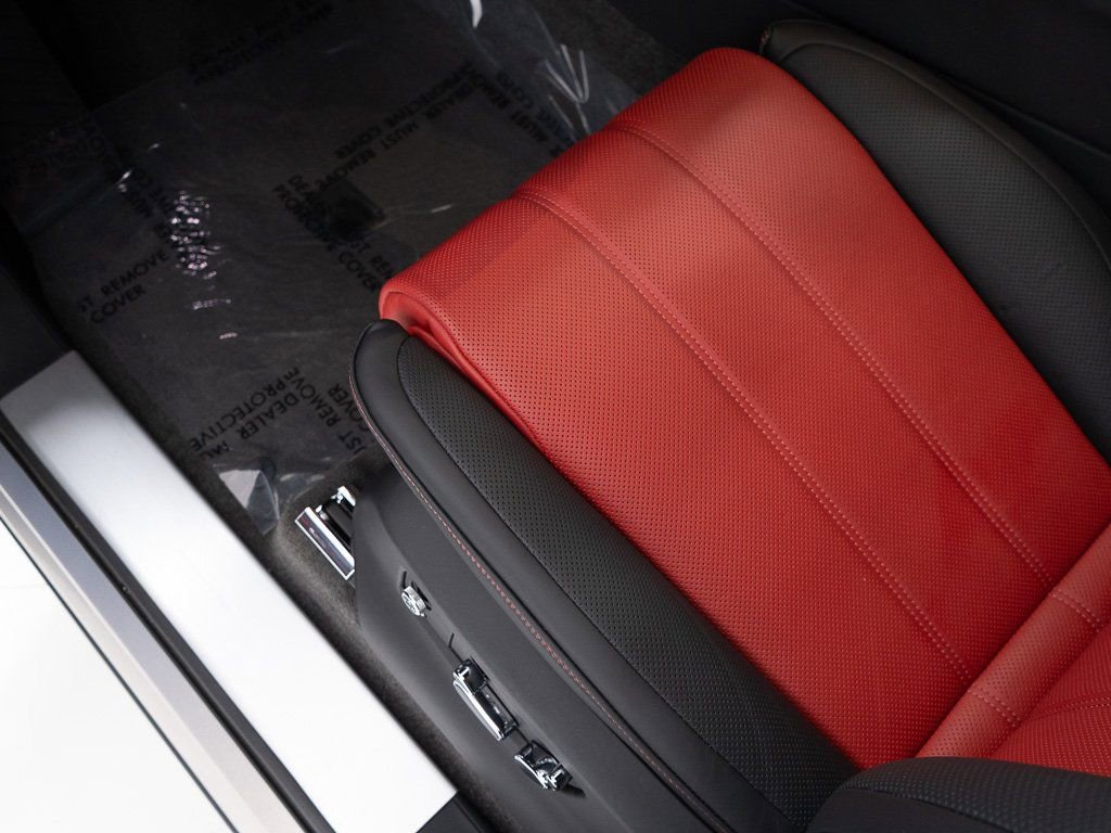 New 2025 Bentley Bentayga image 12