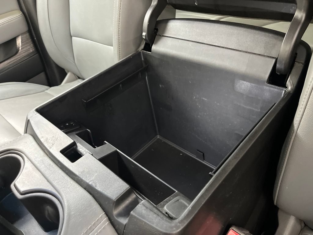 Used 2018 Chevrolet Suburban LT RWD image 28