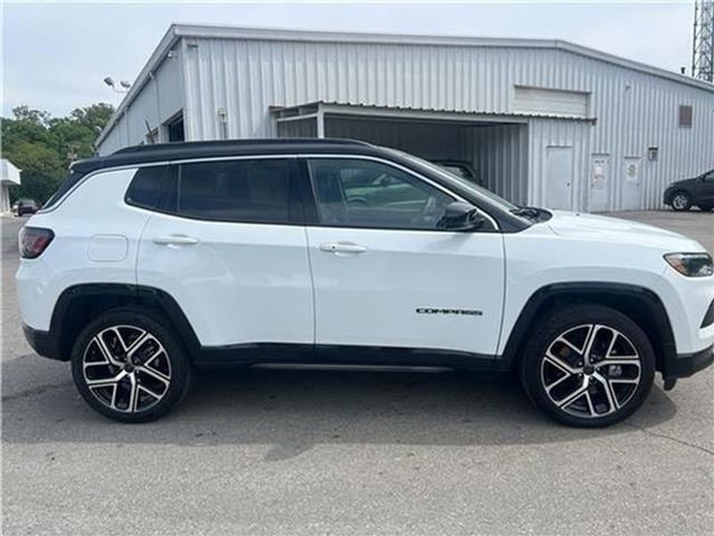 Used 2025 Jeep Compass Limited w/ Elite Group AWD/4WD image 44
