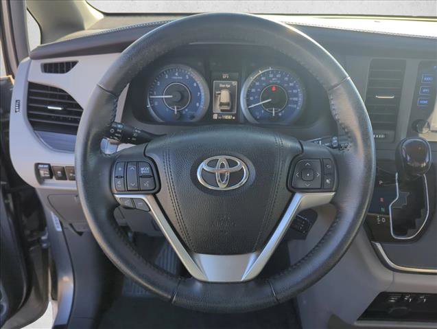 Used 2015 Toyota Sienna XLE image 23
