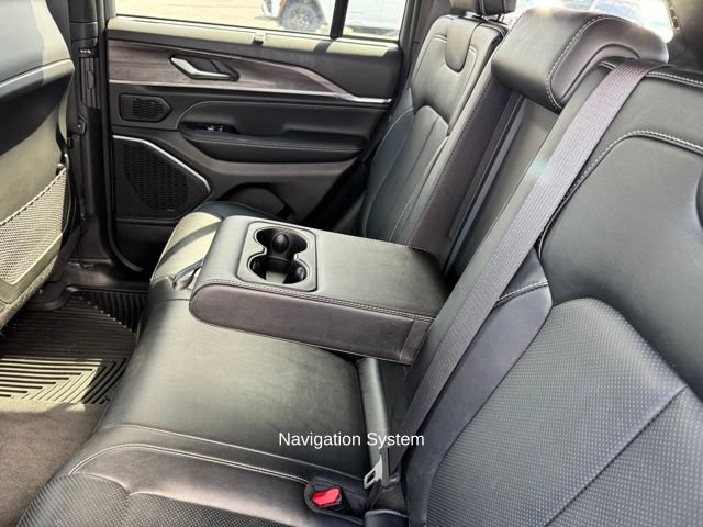 Used 2023 Jeep Grand Cherokee Overland w/ Luxury Tech Group IV AWD/4WD image 26