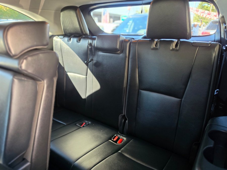 Used 2021 Toyota Highlander XLE AWD/4WD image 26