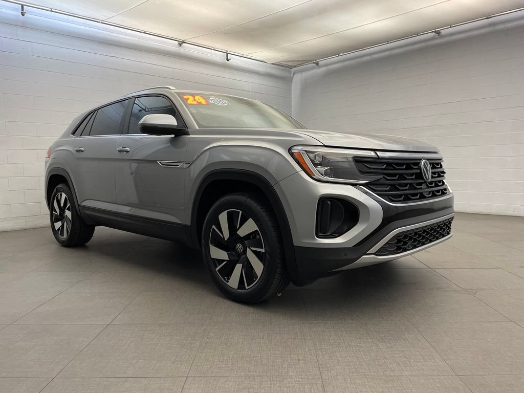 Used 2024 Volkswagen Atlas Cross Sport SE FWD image 7