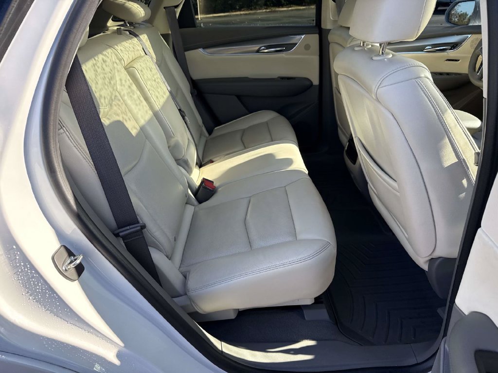 Used 2017 Cadillac XT5 Premium Luxury w/ Driver Assist Package FWD image 11
