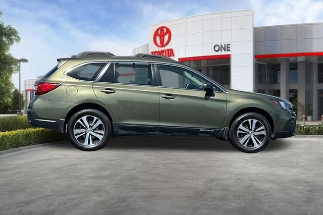 Used 2018 Subaru Outback 2.5i Limited AWD/4WD image 3