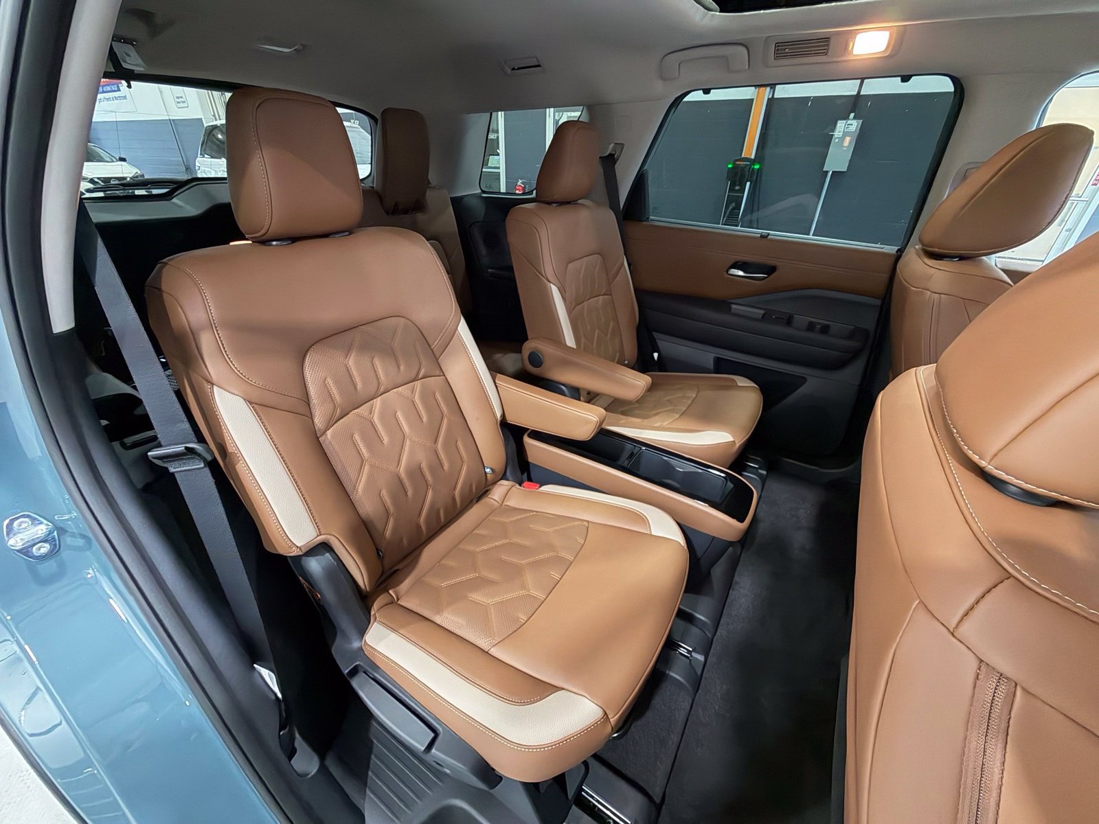 New 2026 Nissan Pathfinder Platinum w/ Accent Package AWD/4WD image 36