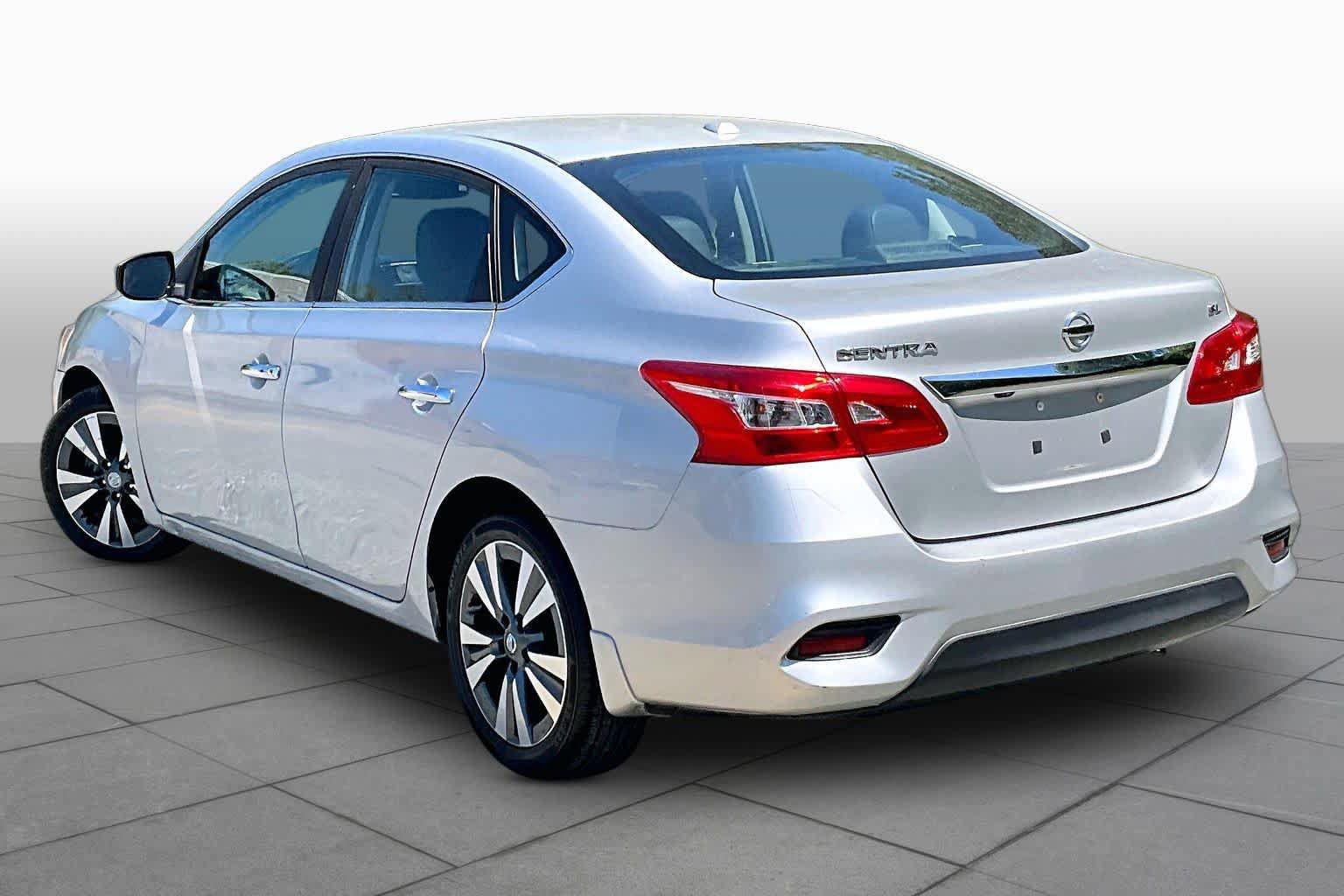 Used 2018 Nissan Sentra SL FWD image 12