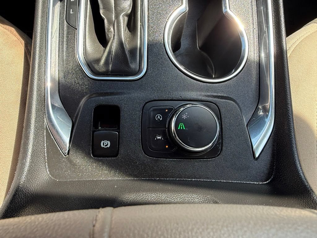 Used 2023 Chevrolet Traverse LS FWD image 28