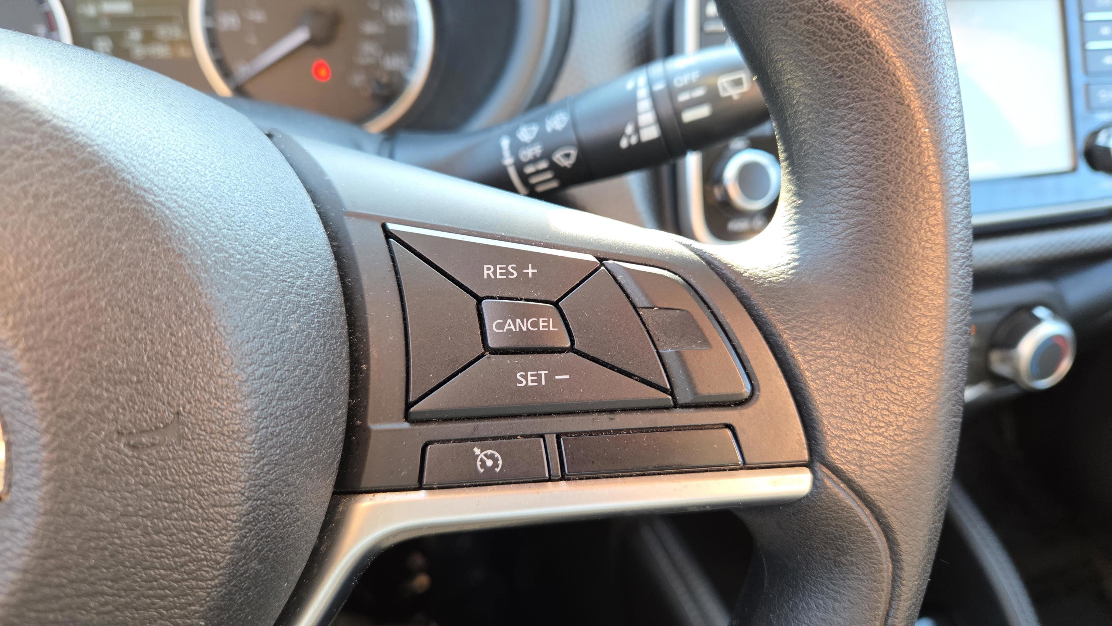 Used 2018 Nissan Kicks S image 31