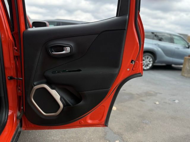 Used 2017 Jeep Renegade Latitude w/ Popular Equipment Group image 20