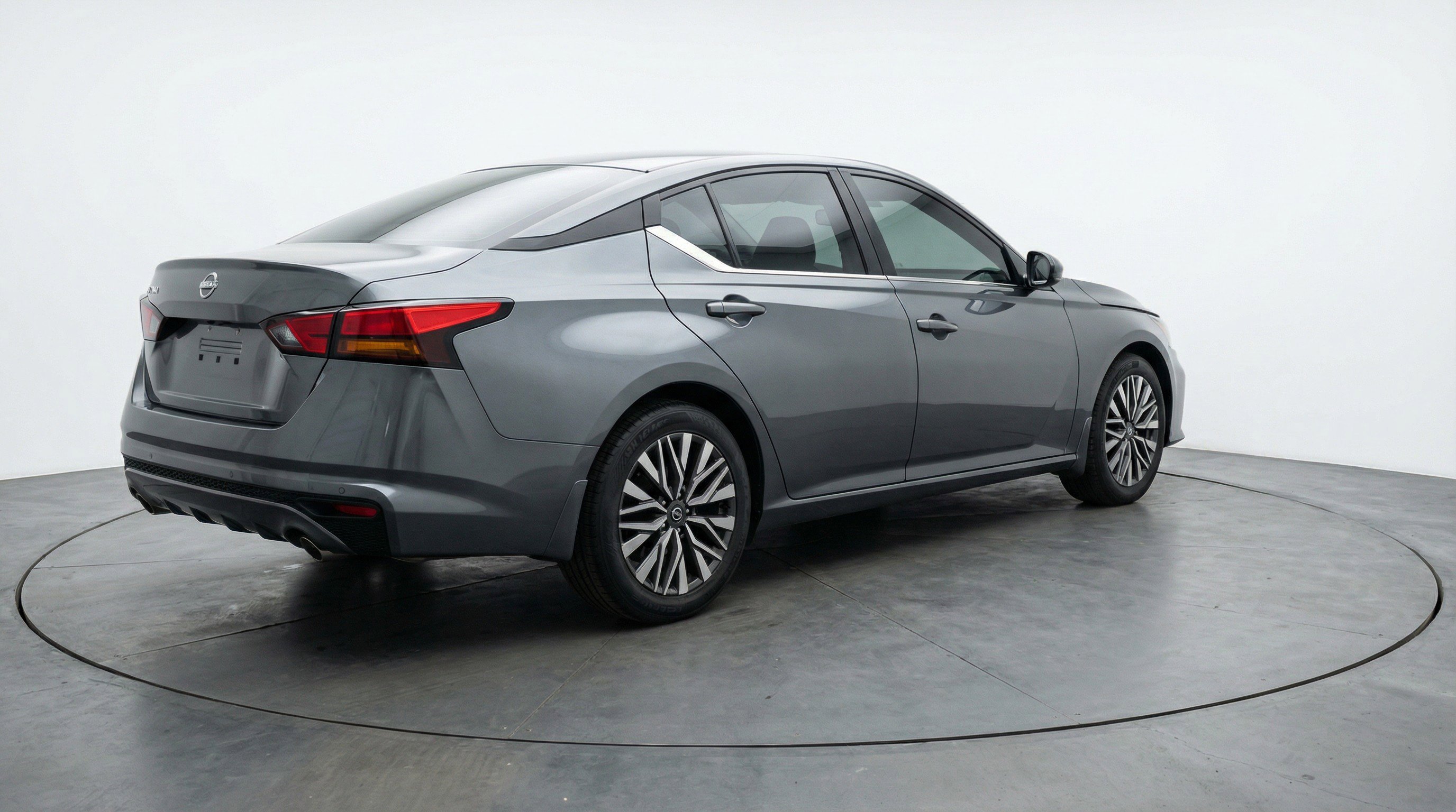 Used 2025 Nissan Altima 2.5 SV image 9