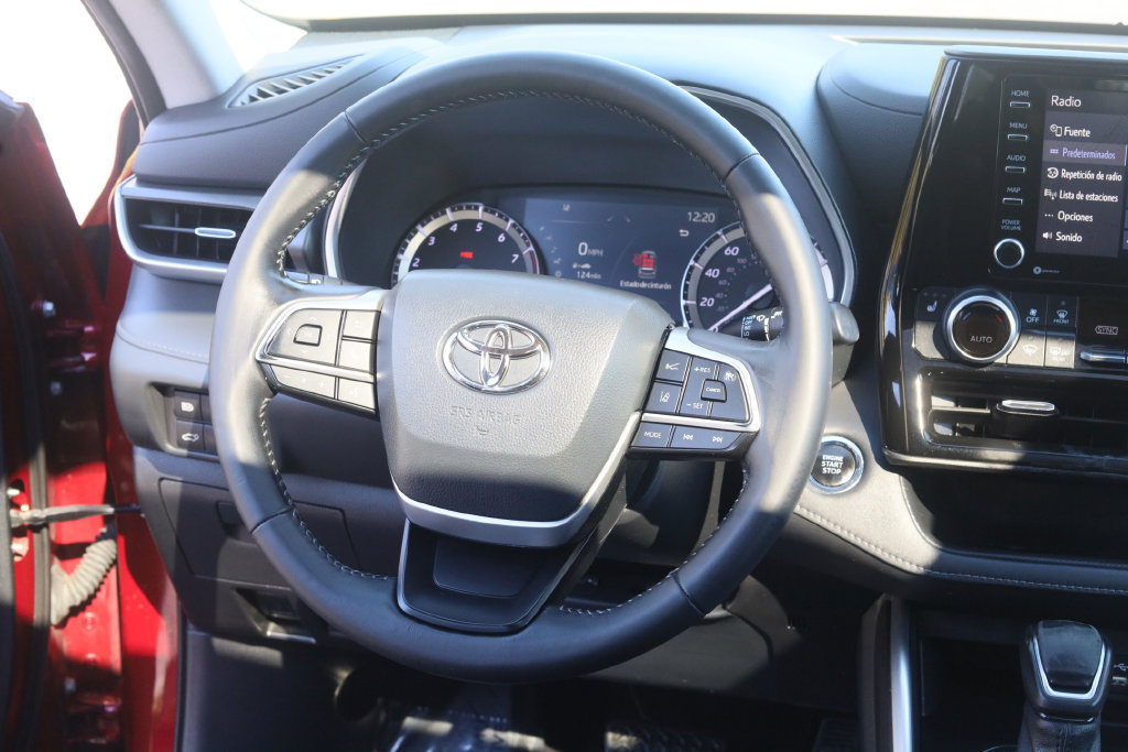 Used 2022 Toyota Highlander XLE AWD/4WD image 19