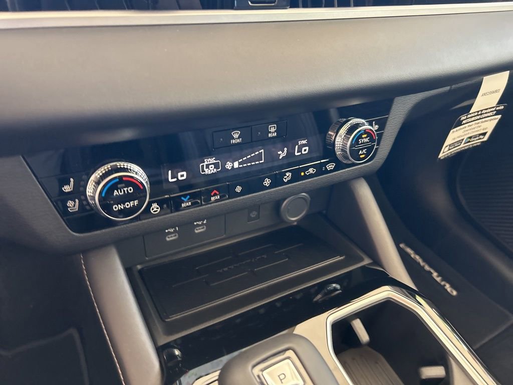 New 2025 Mitsubishi Outlander SEL image 46