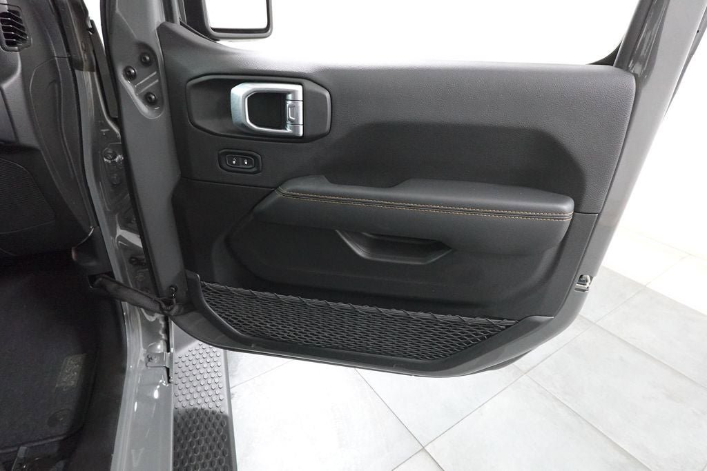 Used 2023 Jeep Wrangler Unlimited Sahara AWD/4WD image 33
