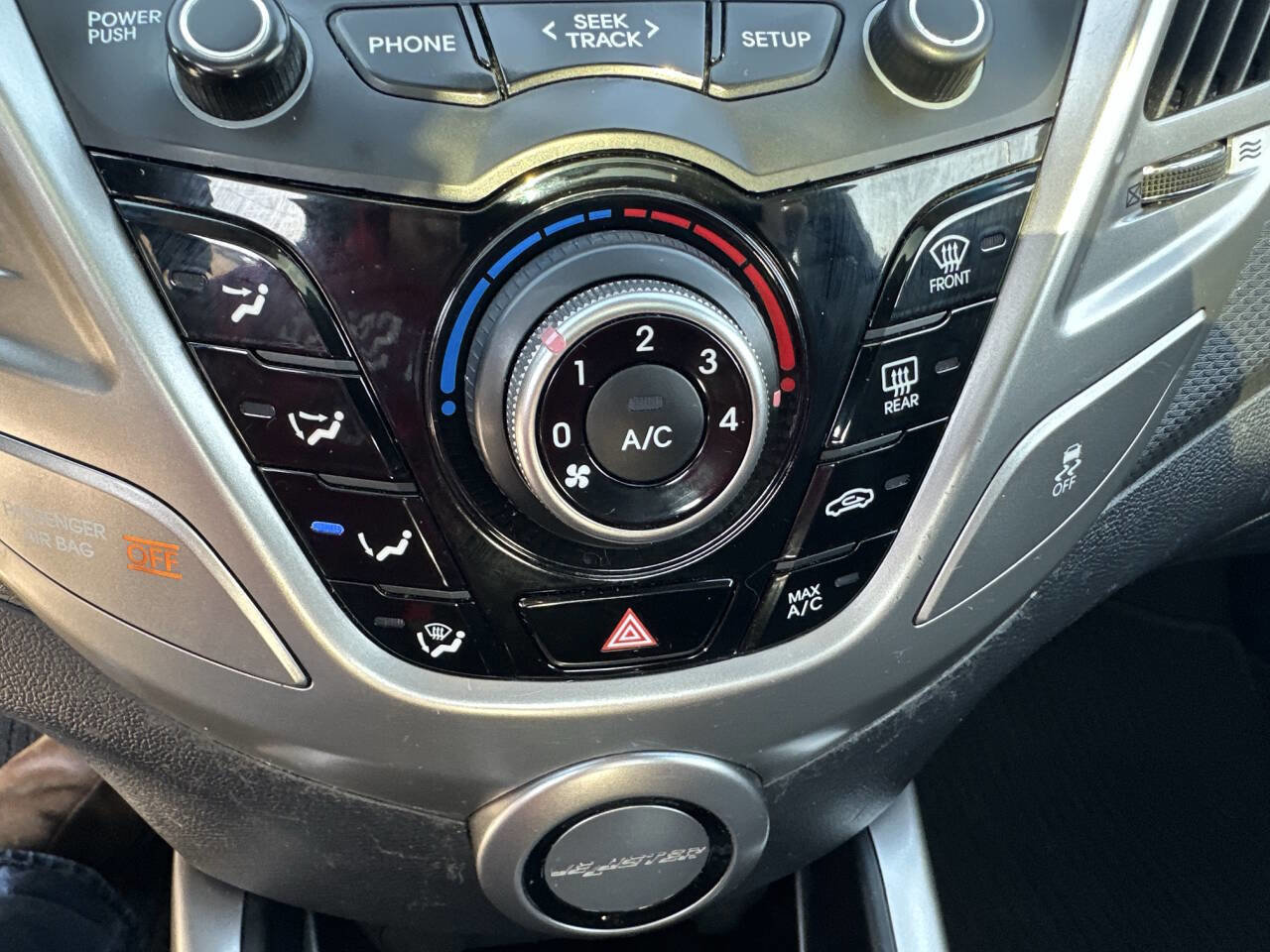 Used 2013 Hyundai Veloster w/ Style Pkg image 28