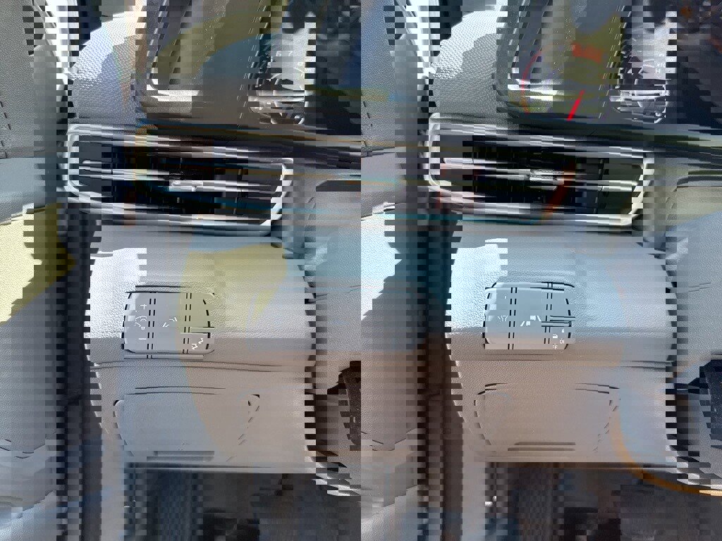 Used 2023 Hyundai Elantra SEL image 27