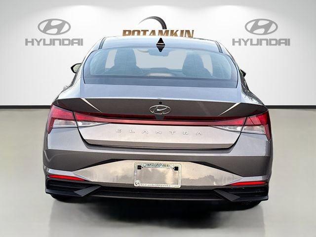 Used 2023 Hyundai Elantra SE FWD image 6