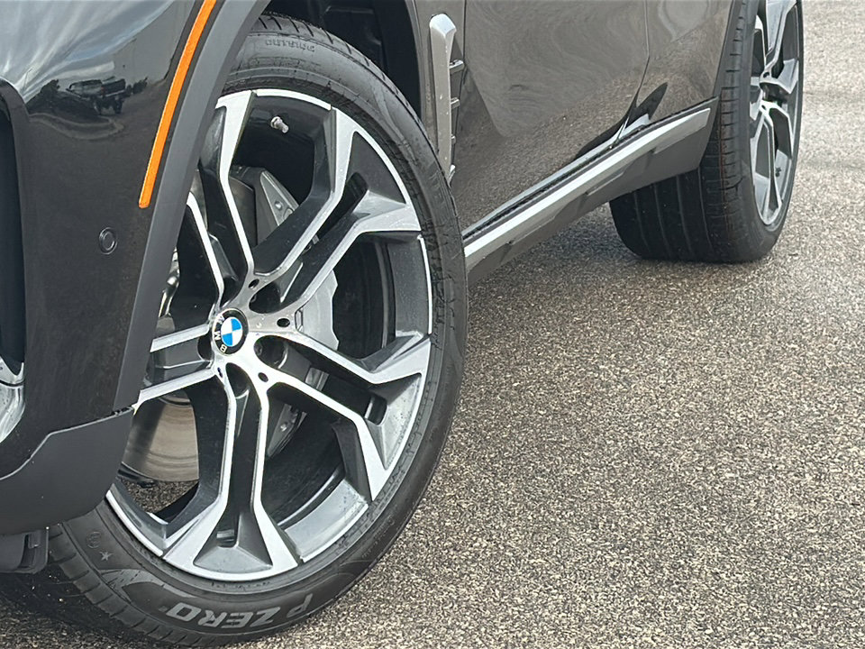 New 2026 BMW X5 xDrive50e image 3