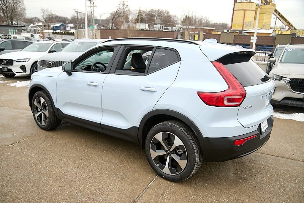 New 2026 Volvo XC40 B5 Plus w/ Climate Package image 7