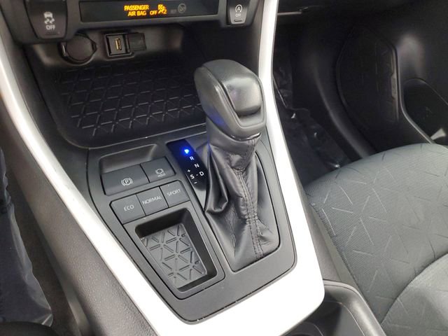 Used 2022 Toyota RAV4 XLE w/ Convenience Package image 31