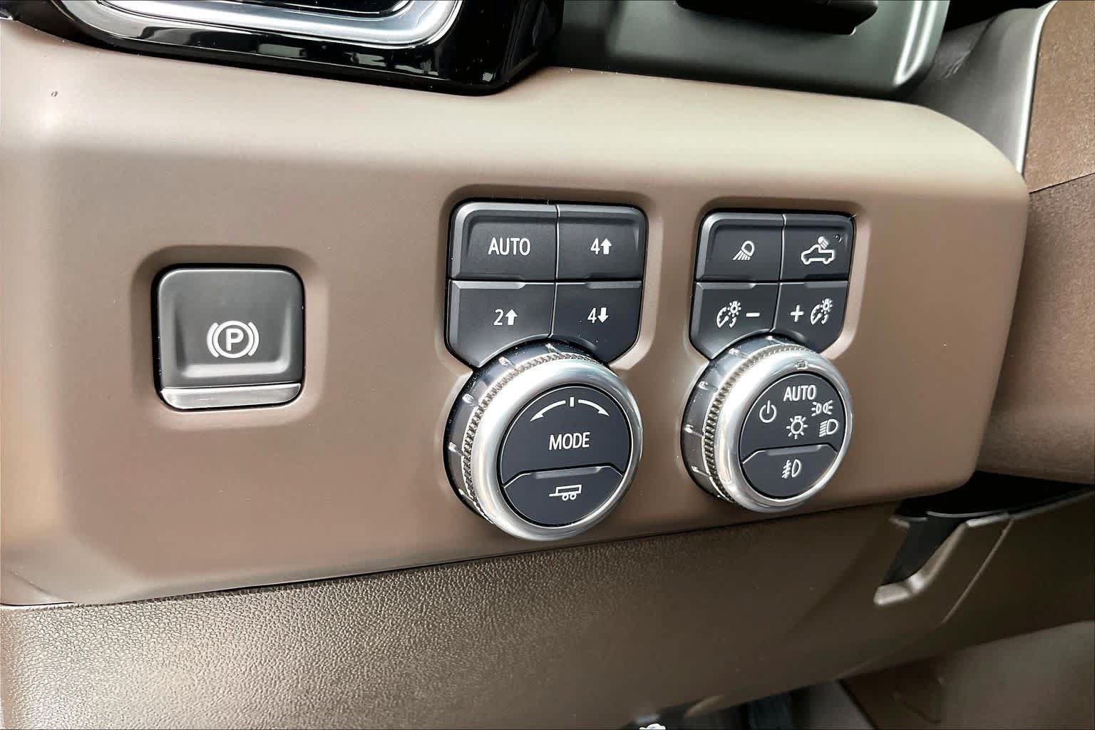 Used 2024 GMC Sierra 2500 Denali w/ Technology Package AWD/4WD image 15