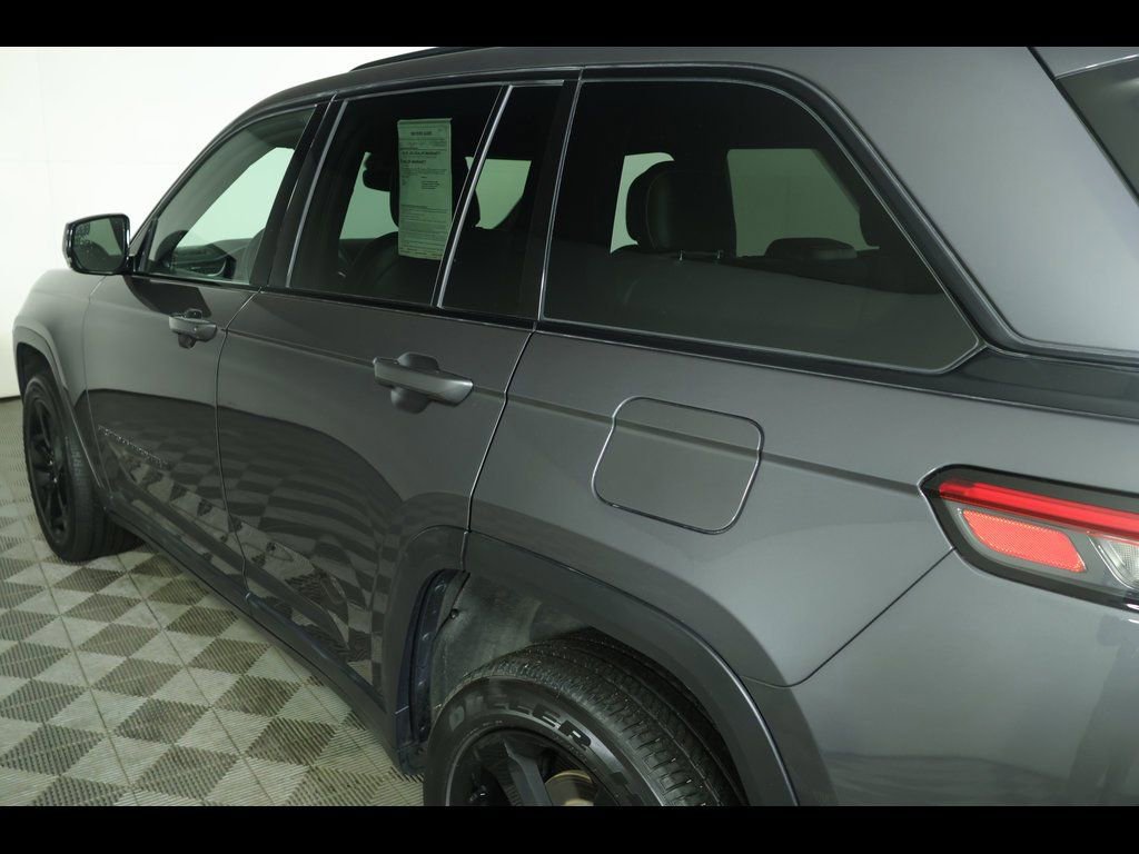 Used 2022 Jeep Grand Cherokee Altitude image 15