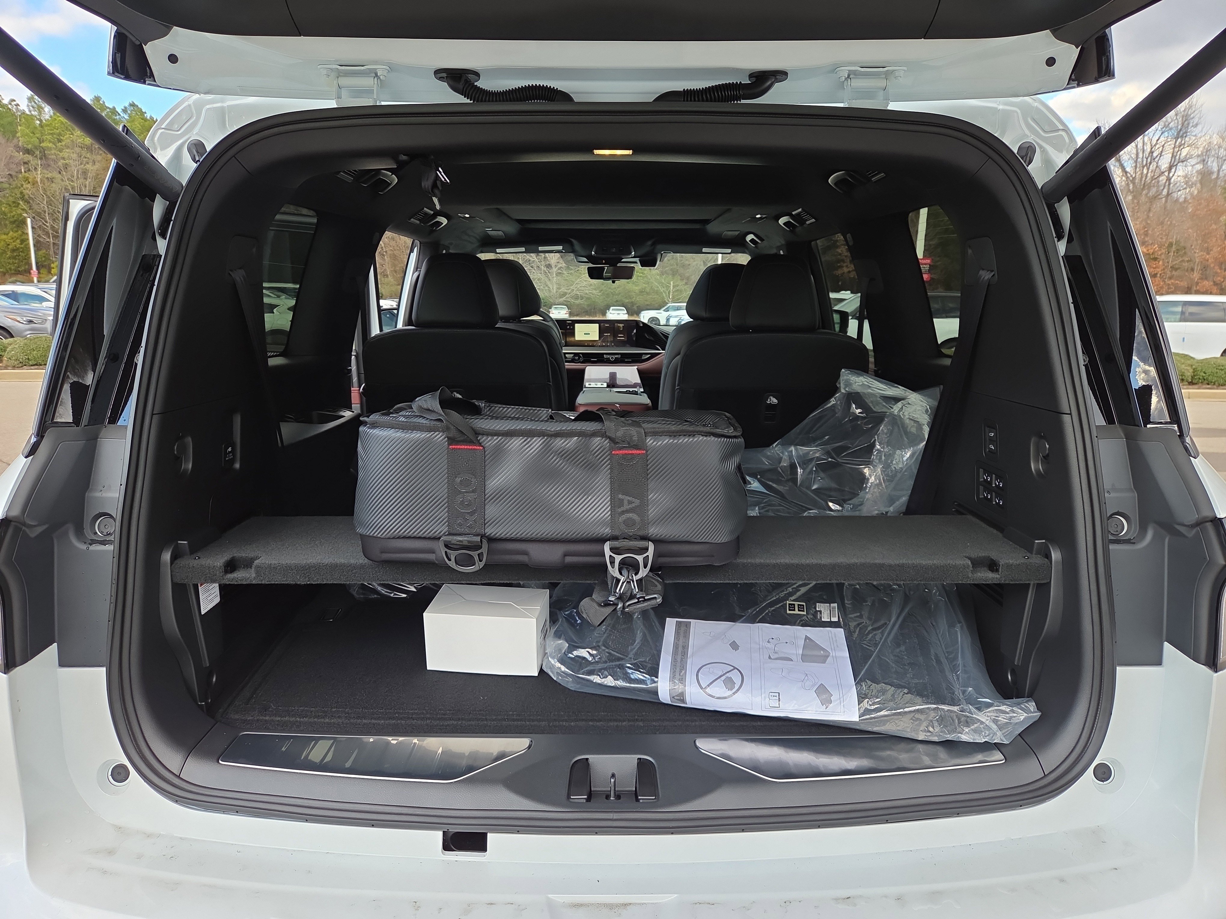 New 2026 INFINITI QX80 Autograph w/ Premium Cargo Package image 9