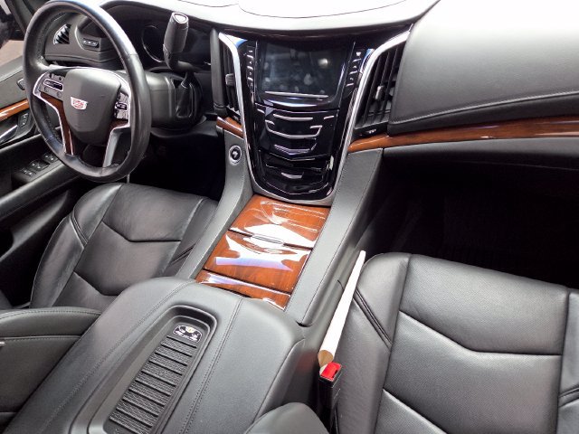 Used 2020 Cadillac Escalade Luxury AWD/4WD image 27