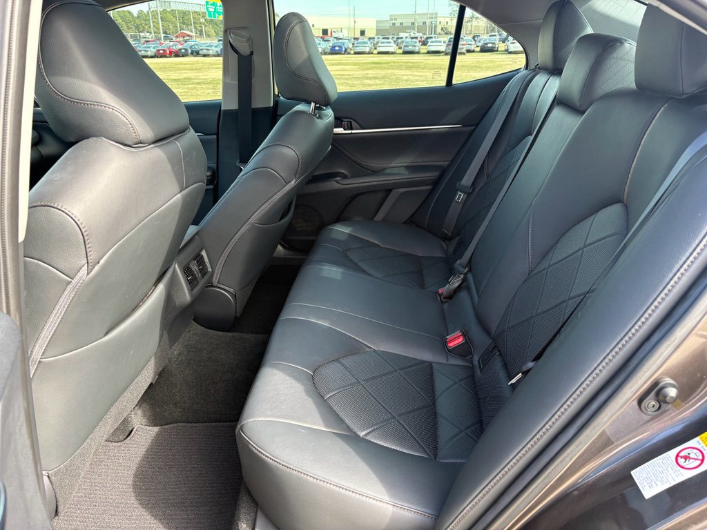 Used 2018 Toyota Camry XLE image 26