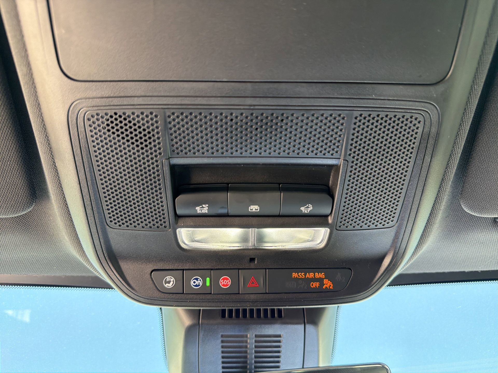 Used 2025 Chevrolet Equinox ACTIV w/ Safety and Technology Package image 16