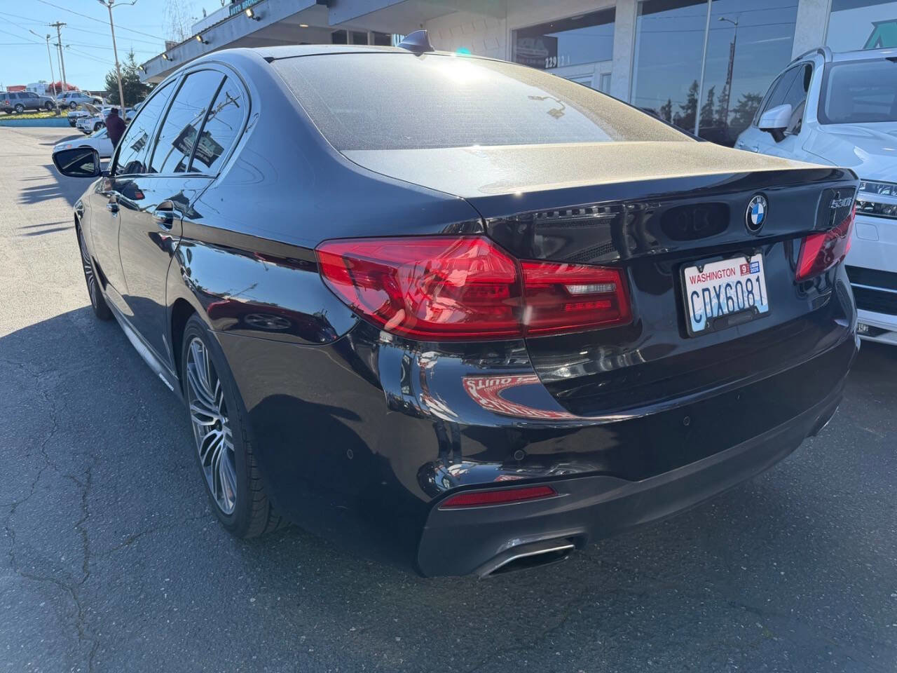 Used 2018 BMW 530i w/ M Sport Package image 2