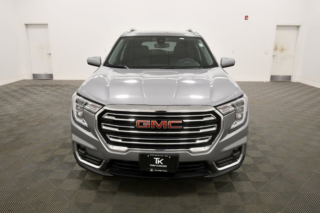 Used 2024 GMC Terrain SLT image 11