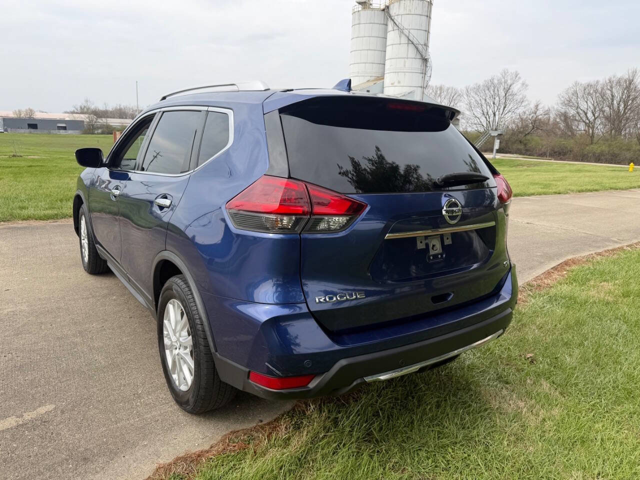 Used 2020 Nissan Rogue SV image 6