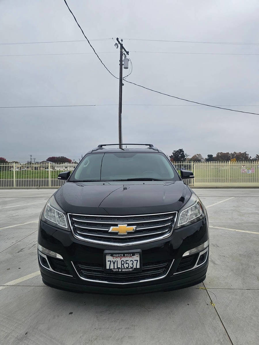 Used 2017 Chevrolet Traverse LT image 3