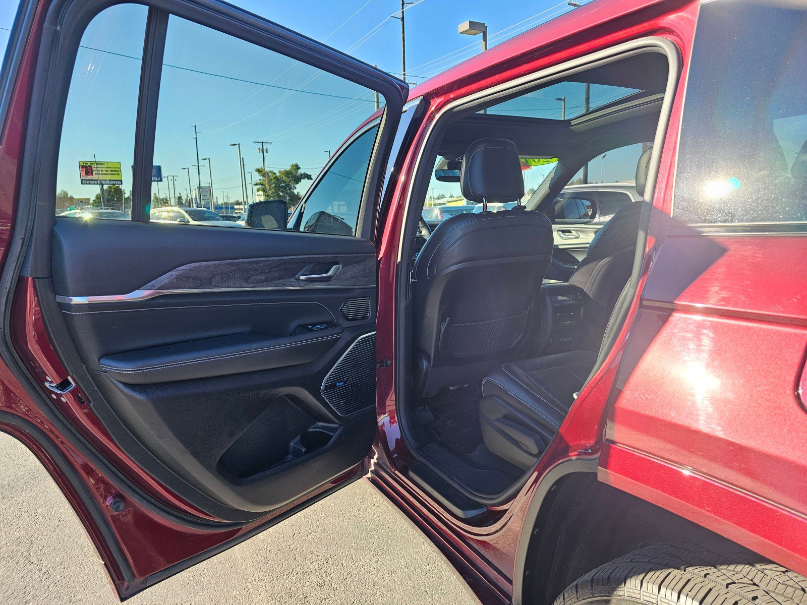 Used 2021 Jeep Grand Cherokee L Overland w/ MOPAR Finishing Package image 19