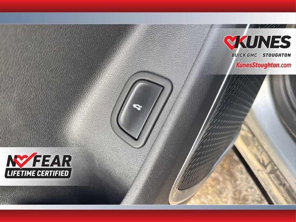 Used 2025 Chevrolet Traverse RS image 23