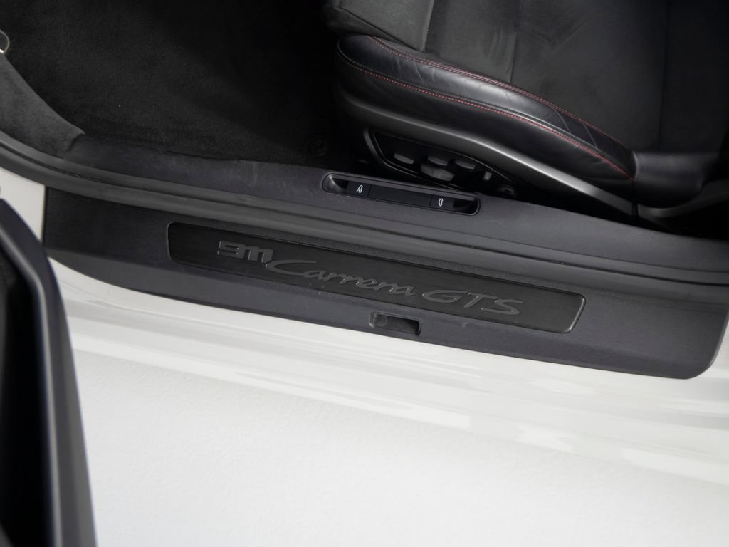 Certified 2022 Porsche 911 Carrera GTS RWD image 23