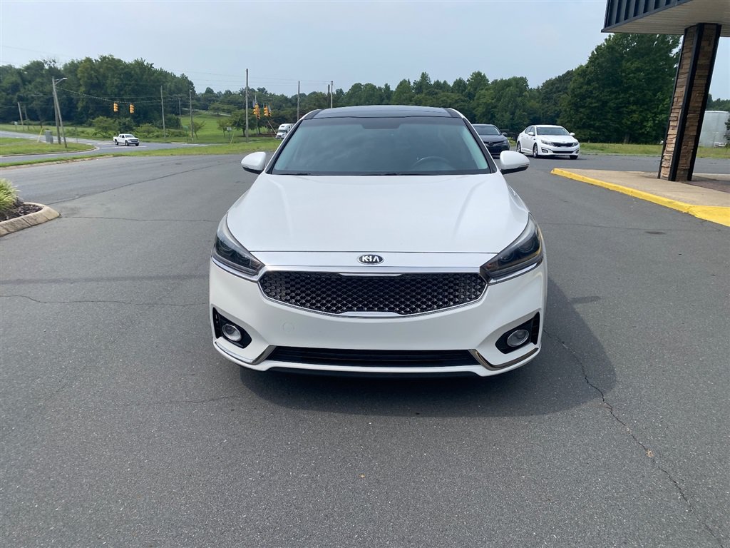 Used 2017 Kia Cadenza Premium w/ Luxury Package FWD image 2