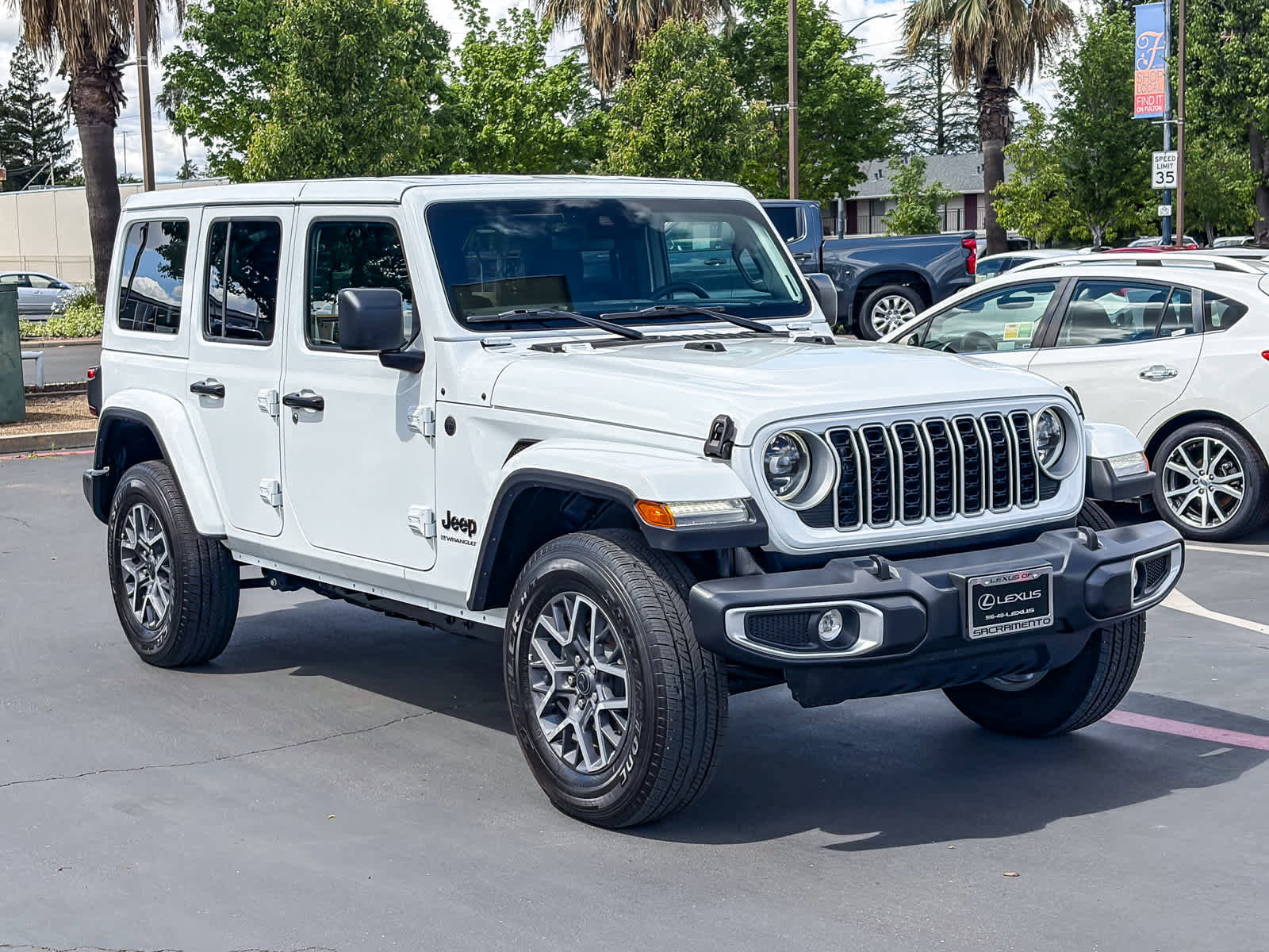 Used 2025 Jeep Wrangler Sahara AWD/4WD image 5