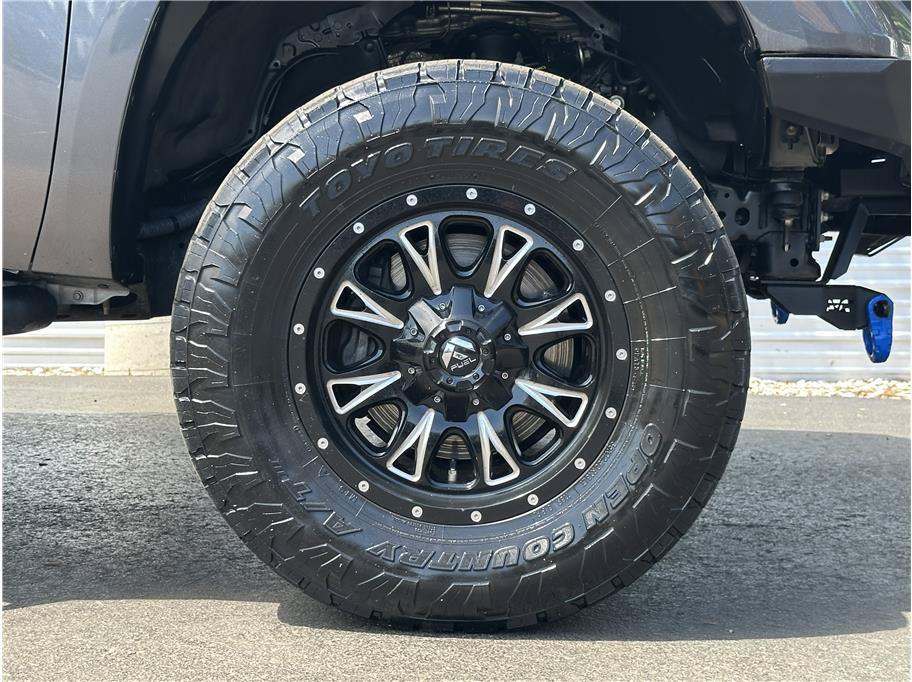 Used 2016 Toyota Tundra SR5 w/ TRD Off Road Package AWD/4WD image 30