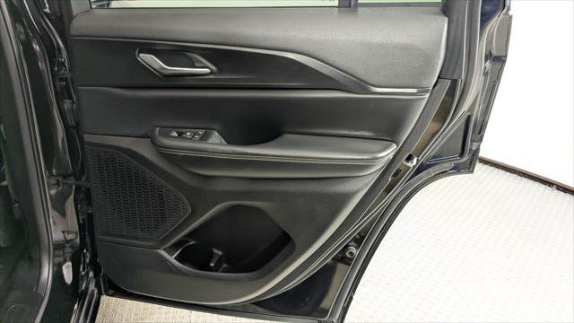 Used 2024 Jeep Grand Cherokee Altitude RWD image 19