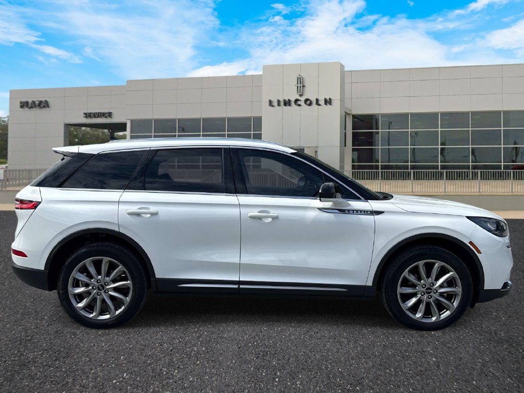 Used 2022 Lincoln Corsair AWD w/ Premium Package image 2