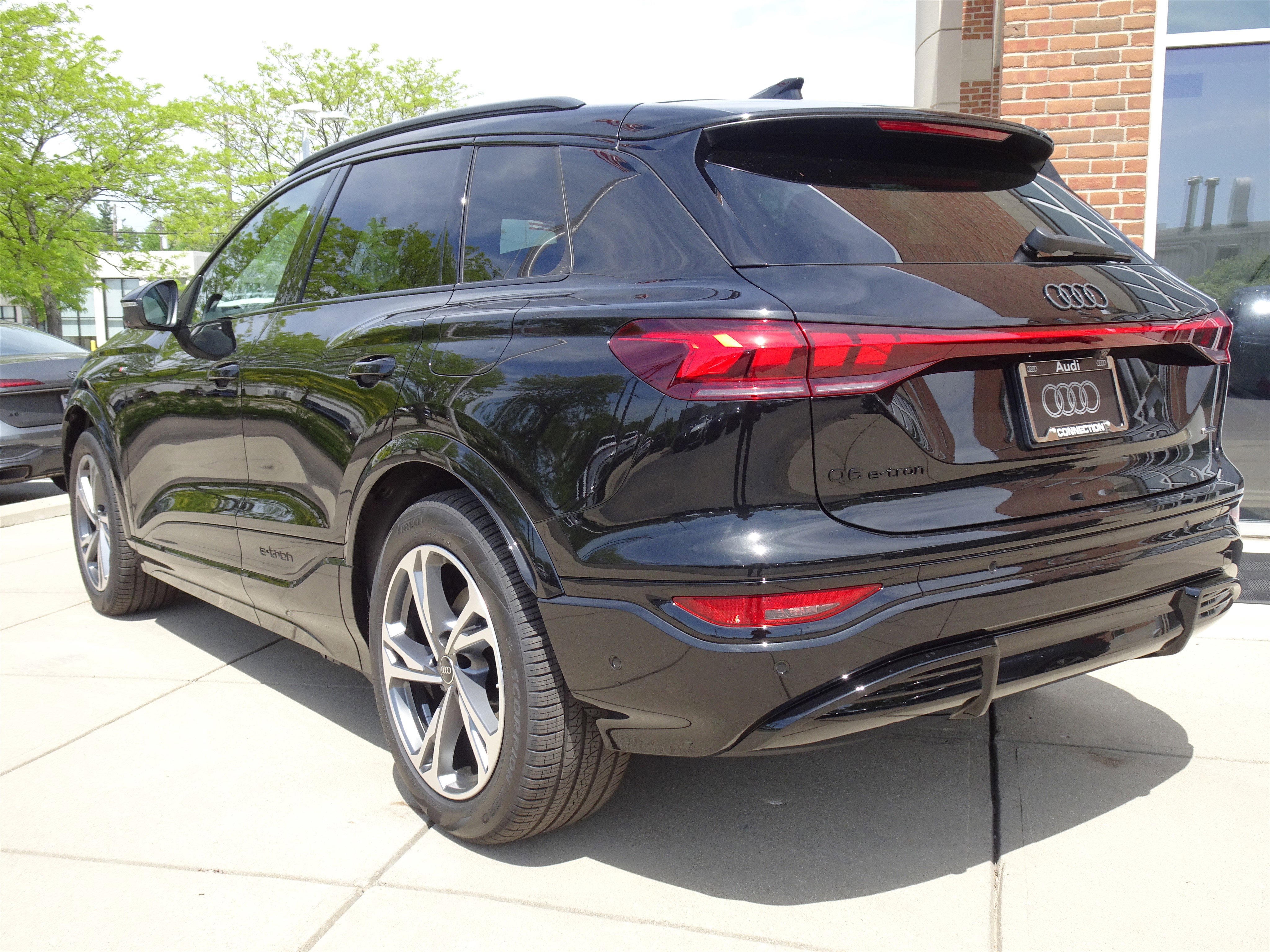 New 2027 Audi Q6 e-tron Prestige AWD/4WD image 3
